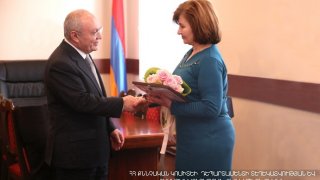 ՀՀ քննչական կոմիտեի նախագահ Աղվան Հովսեփյանը պարգևատրել է քաղաքացիական բարձր գիտակցություն դրսևորած բժշկուհուն