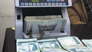 Կողոպուտ «Կրպակ» սուպերմարկետում. Կասկածյալը նախաքննական մարմնին է ներկայացրել գողոնը (Լուսանկարներ)