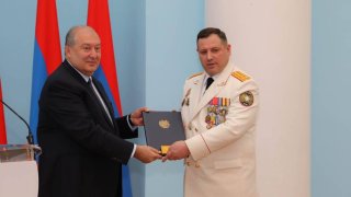 ՀՀ նախագահի նստավայրում տեղի է ունեցել հանդիսավոր ընդունելություն՝ նվիրված ՀՀ Սահմանադրության օրվան. ՔԿ նախագահին շնորհվել է արդարադատության երրորդ դասի պետական խորհրդականի դասային աստիճան (լուսանկարներ)