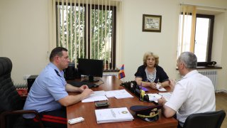 Քննչական կոմիտեի նախագահը խորհրդակցություն է անցկացրել Շիրակի մարզային քննչական վարչությունում և ընդունել է քաղաքացու (լուսանկարներ)
