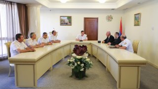 Քննչական կոմիտեի նախագահը պարգևատրել է ոստիկանության մի շարք ծառայողների (լուսանկարներ)