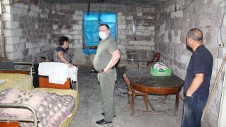 Председатель СК РА Гайк Григорян посетил Тавушскую область для организации следствия по уголовным делам, возбужденным по фактам нарушения ВС Азербайджана режима прекращения огня, и для руководства осмотрами мест происшествия (фото)