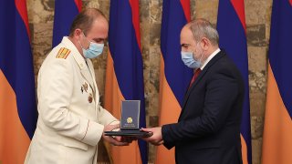 «Придаю значение эффективному расследованию уголовных дел, связанных с обстоятельствами 44-дневной войны». Премьер-министр посетил Следственный комитет (фото)