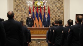 В основе всех наших действий должны быть государство и государственный интерес: Премьер-министр присутствовал на торжественном заседании, посвященном Дню служащего СК (фото, видео)