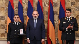 Մեր բոլոր գործողությունների հիմքում պետք է լինի պետությունը և պետական շահը. Վարչապետը ներկա է գտնվել ՔԿ ծառայողի օրվան նվիրված հանդիսավոր նիստին (լուսանկարներ, տեսանյութ)