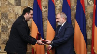 В основе всех наших действий должны быть государство и государственный интерес: Премьер-министр присутствовал на торжественном заседании, посвященном Дню служащего СК (фото, видео)