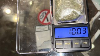 Մեծաքանակ թմրամիջոցներ և թմրանյութեր պատրաստելու իրեր են հայտնաբերվել. իրացման նպատակով թմրամիջոցների ապօրինի շրջանառության մեղադրանքով 2 անձ կալանավորվել է (տեսանյութ, լուսանկարներ)