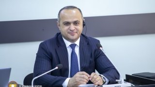 Заместитель председателя Следственного комитета РА и юридический атташе Федерального бюро расследований США в Армении и Грузии провели совместный курс переподготовки для следователей СК (фото)