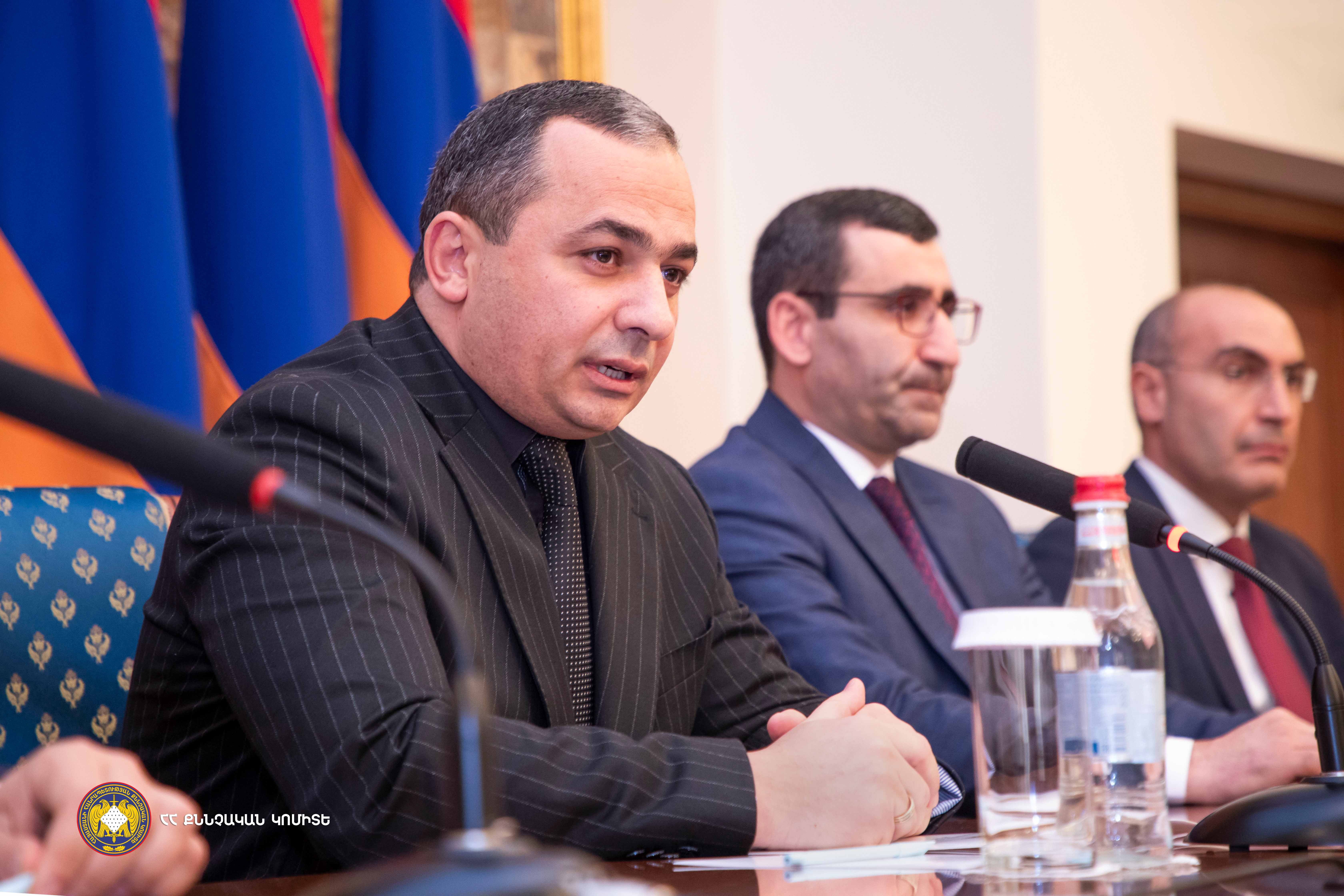 ՀՀ քննչական կոմիտեի նախագահ Արթուր Պողոսյանն անձնակազմին է ներկայացրել նորանշանակ տեղակալին