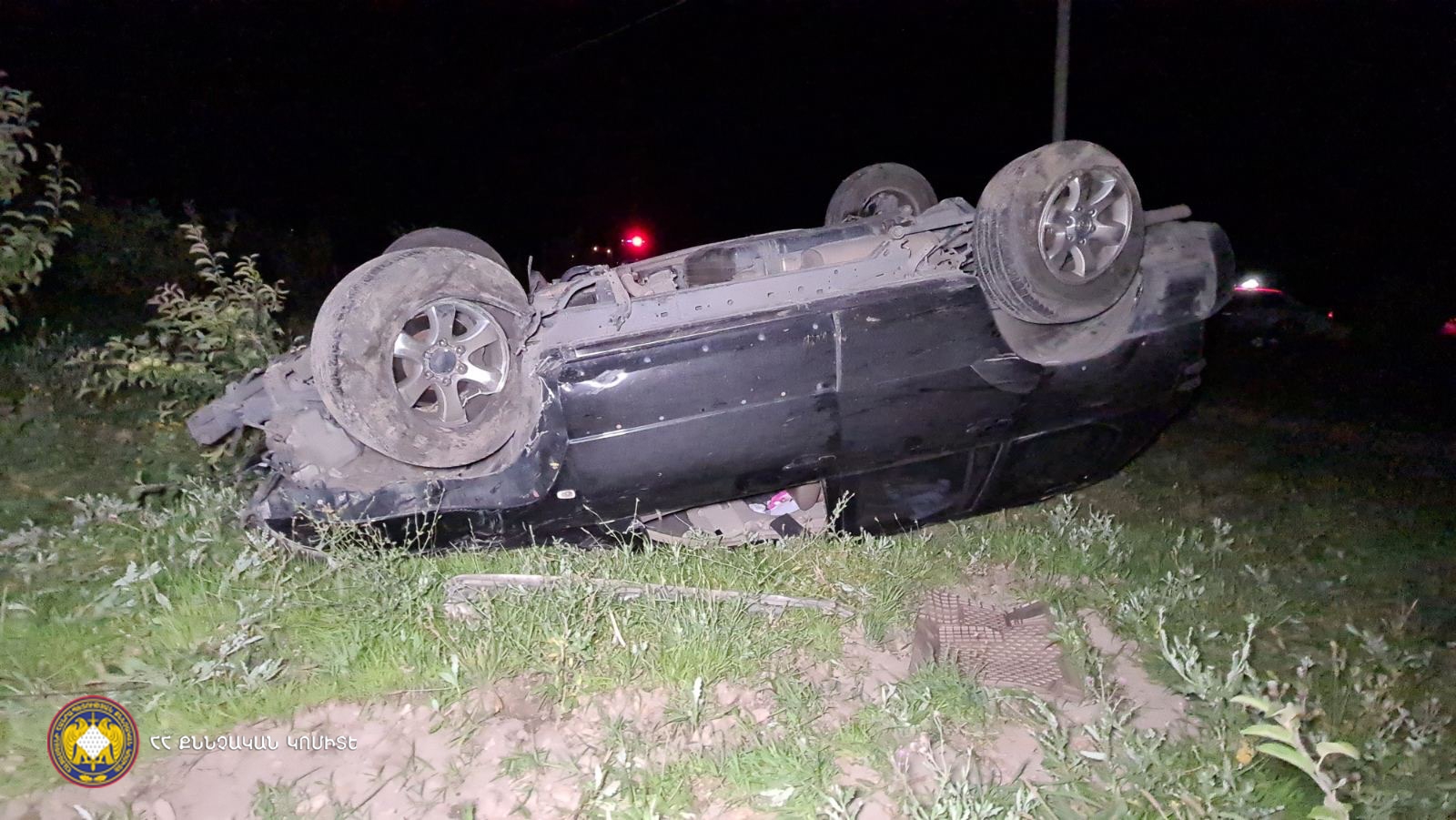 «Տոյոտա» մակնիշի ավտոմեքենան գլխիվայր շրջվել է. կա զոհ (տեսանյութ, լուսանկարներ)