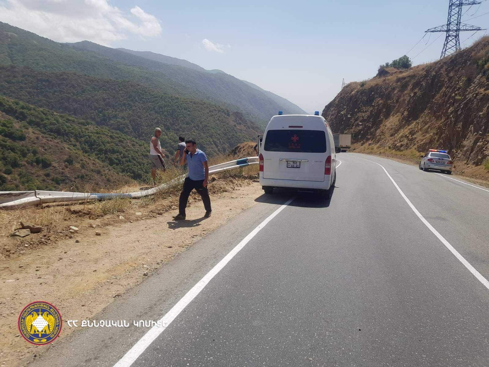 Բեռնատարը կողաշրջվել և ընկել է ձորը. վարորդը մահացել է (լուսանկարներ)