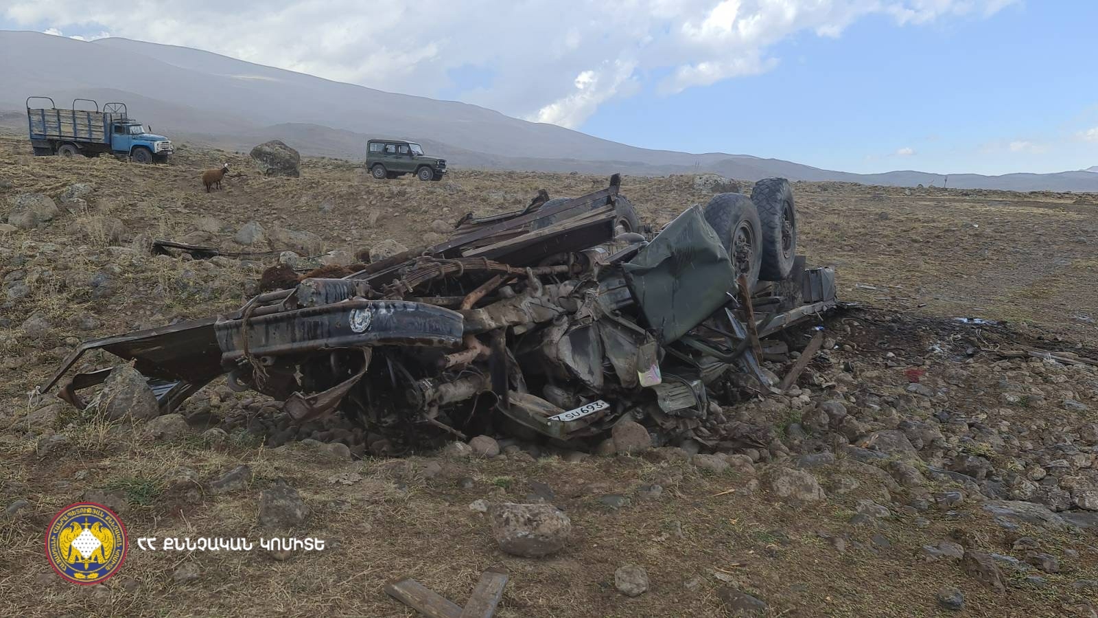Արագած սարի ճանապարհին «Զիլ 131D» մակնիշի ավտոմեքենան գլխիվայր շրջվել է. վարորդն ու ուղևորը մահացել են (լուսանկարներ)