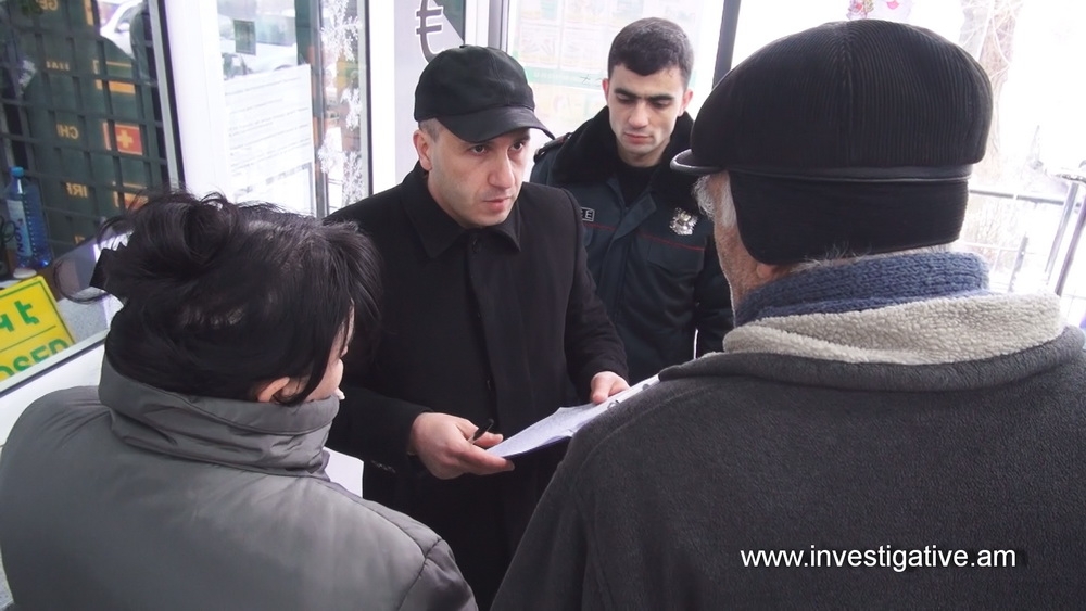 Կողոպուտ «Կրպակ» սուպերմարկետում. Կասկածյալը նախաքննական մարմնին է ներկայացրել գողոնը (Լուսանկարներ)