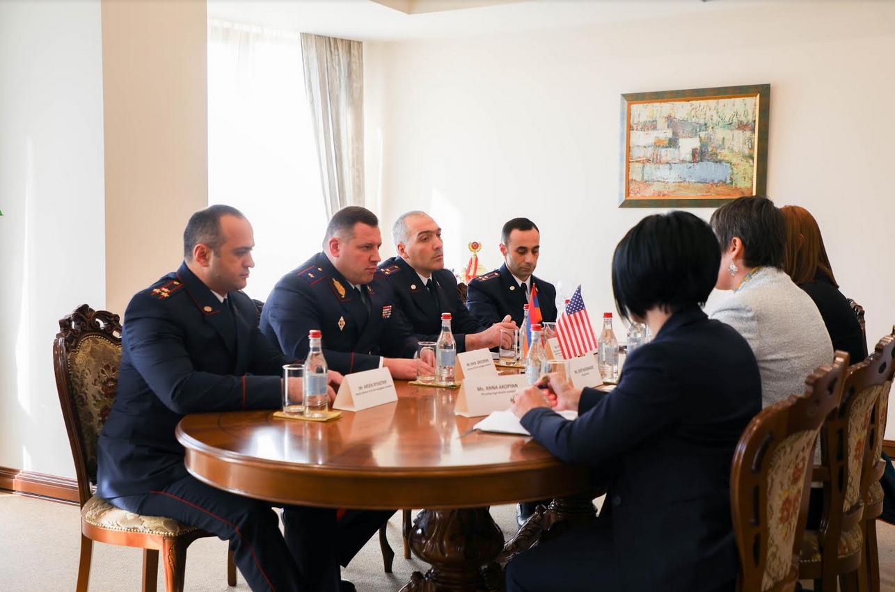 Քննչական կոմիտեի նախագահը հանդիպել է ԱՄՆ քննությունների դաշնային բյուրոյի իրավական կցորդի հետ (լուսանկարներ)