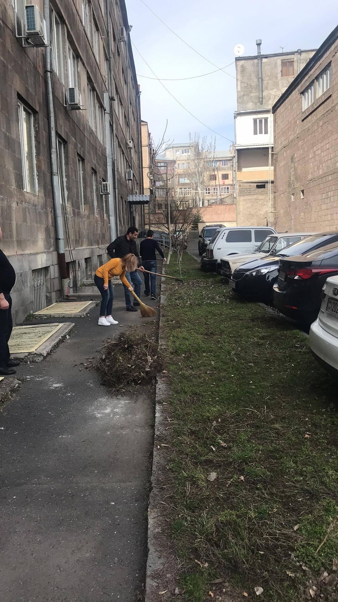 ՀՀ քննչական կոմիտեի աշխատակիցները մասնակցել են համապետական շաբաթօրյակին. (լուսանկարներ)