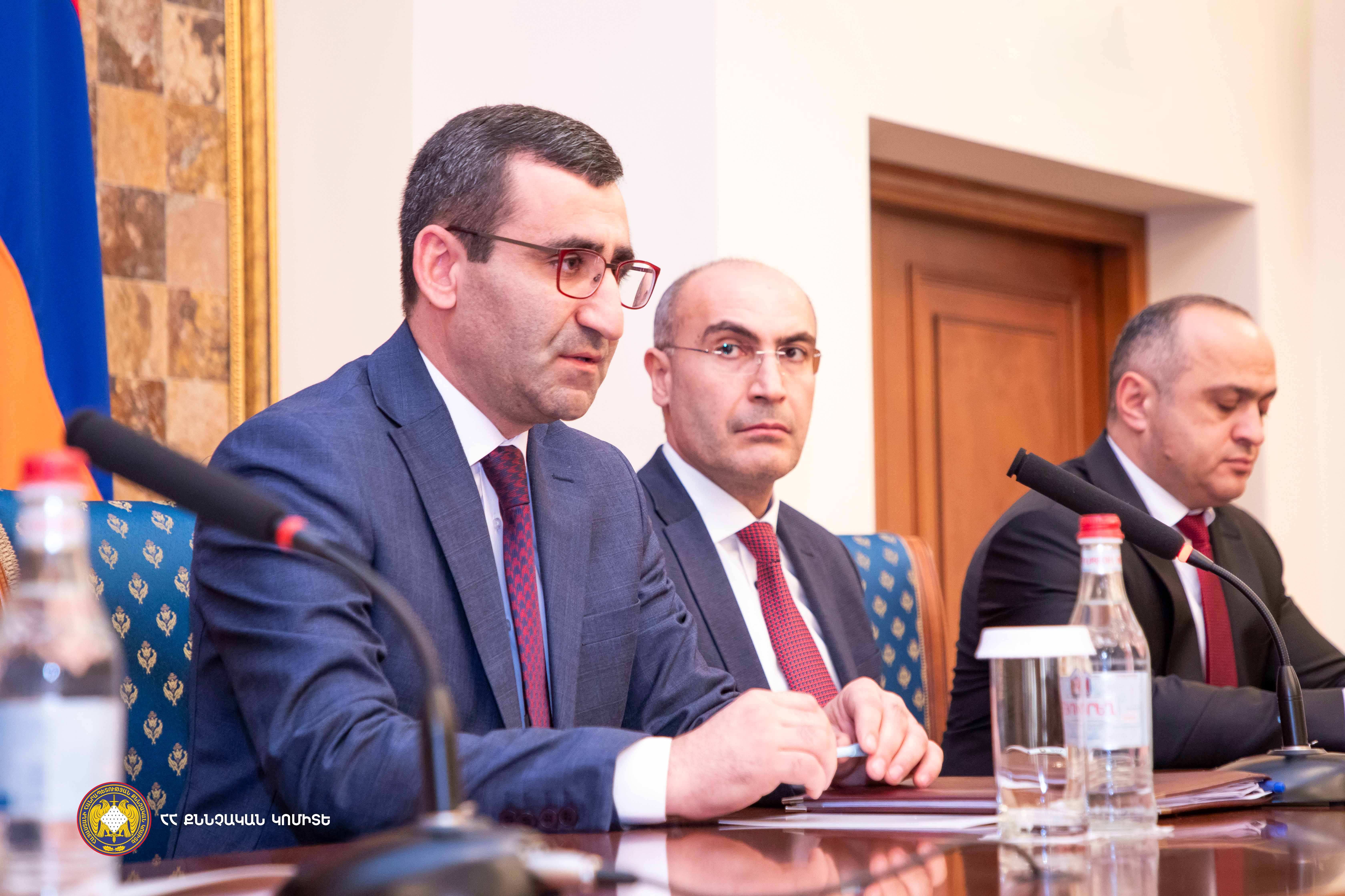 ՀՀ քննչական կոմիտեի նախագահ Արթուր Պողոսյանն անձնակազմին է ներկայացրել նորանշանակ տեղակալին