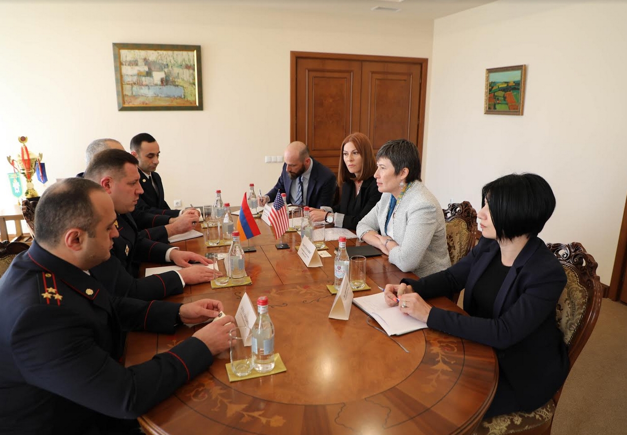 Քննչական կոմիտեի նախագահը հանդիպել է ԱՄՆ քննությունների դաշնային բյուրոյի իրավական կցորդի հետ (լուսանկարներ)