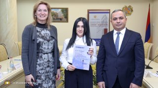 Քննչական կոմիտեի նախագահը և Նիդերլանդների դեսպանը հավաստագրեր են հանձնել վերապատրաստում անցած քննիչներին