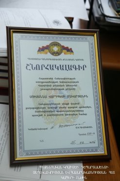 The Chairman of RA Investigative Committee Aghvan Hovsepyan awarded the doctor having demonstrated a high sense of civic duty