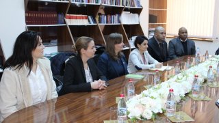 Заместитель председателя Следственного комитета РА А. Гамбарян принял делегацию Бюро Госдепа США по борьбе с международным оборотом наркотических веществ и правоохранительной деятельности (фото)