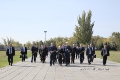 Ռուսաստանի և Բելառուսի քննչական կոմիտեների նախագահների գլխավորած պատվիրակությունների անդամներն այցելել են  Ծիծեռնակաբերդի հուշահամալիր (Լուսանկարներ)