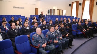 Պարզվել է Հրազդանի երկու բնակիչների սպանությանն առնչություն ունեցած անձանց ինքնությունը. Քննիչներն ու ոստիկանները պարգևատրվել են բացահայտման ուղղությամբ կատարած աշխատանքի համար (Լուսանկարներ)