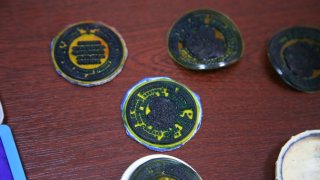 Раскрыты случаи подделки предоставляющих права документов и различных официальных документов с целью сбыта: шестерым лицам предъявлено обвинение(Видео, фото)   