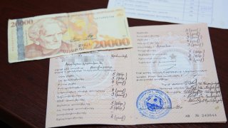 Բացահայտվել են իրացնելու նպատակով իրավունք վերապահող և տարբեր պաշտոնական փաստաթղթեր կեղծելու դեպքեր, մեղադրանք է առաջադրվել 6 անձի (տեսանյութ, լուսանկարներ)