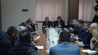 ՀՀ քննչական կոմիտեի նախագահը հանդիպել է մահացած զինծառայողների հարազատներին (լուսանկարներ)