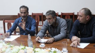 Chairman of RA Investigative Committee Met Dead Servicemen's Relatives (photos)