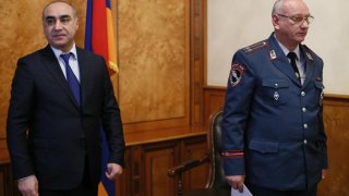 Քննչական կոմիտեի նախագահի տեղակալը պարգևատրել է ոստիկանության մի խումբ ծառայողների (լուսանկարներ)