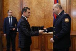 Deputy Chairman of RA Investigative Committee Awarded a Group of Police Officers (photos)