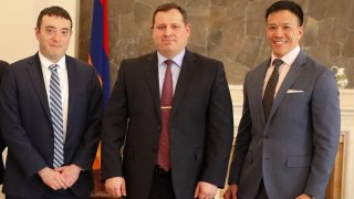 Քննչական կոմիտեի նախագահն ընդունել է ԱՄՆ դեսպանության թմրամիջոցների դեմ պայքարի և իրավապահ համագործակցության ծրագրի տնօրենի գլխավորած պատվիրակությանը (լուսանկարներ)
