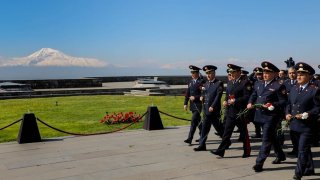 ՀՀ  քննչական կոմիտեի ծառայողները՝ ՔԿ նախագահ Հայկ Գրիգորյանի գլխավորությամբ, այցելել են  Ծիծեռնակաբերդի հուշահամալիր (լուսանկարներ)