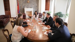 Քննչական կոմիտեի նախագահ Հայկ Գրիգորյանն ընդունել է ԵԱՀԿ կիբեռհանցագործությունների գծով փորձագետ Մարջան Ստոիլկովսկուն (լուսանկարներ)