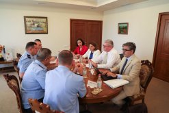 Председатель Следственного комитета Армении Гайк Григорян принял экспертов Инициативы по возврату похищенных активов (фото)