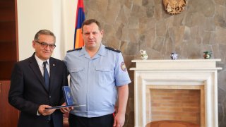 Քննչական կոմիտեի նախագահը պարգևատրել է ՀՀ ֆուտբոլի ֆեդերացիայի փոխնախագահին և ՀՀ ֆուտզալի ազգային հավաքականի գլխավոր մարզչին (լուսանկարներ)