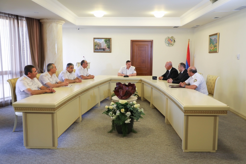 Chairman of Investigative Committee Awarded a Number of Police Officers (photos)