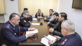 ՀՀ ՔԿ նախագահ Հայկ Գրիգորյանի հանձնարարությամբ՝ Քննչական կոմիտեի նախագահի տեղակալ, զինվորական քննչական գլխավոր վարչության պետն ընդունել է մահացած զինծառայողի հարազատներին (լուսանկարներ)   