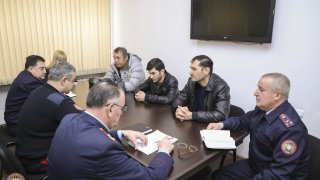 ՀՀ ՔԿ նախագահ Հայկ Գրիգորյանի հանձնարարությամբ՝ Քննչական կոմիտեի նախագահի տեղակալ, զինվորական քննչական գլխավոր վարչության պետն ընդունել է մահացած զինծառայողի հարազատներին (լուսանկարներ)   