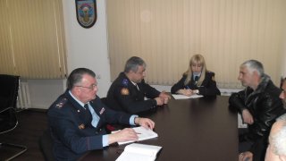 ՀՀ ՔԿ նախագահ Հայկ Գրիգորյանի հանձնարարությամբ՝ ՔԿ զինվորական քննչական գլխավոր վարչության պետն ընդունել է մահացած զինծառայող Տիգրան Մխոյանի հարազատներին (լուսանկարներ)