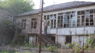 Председатель СК РА Гайк Григорян посетил Тавушскую область для организации следствия по уголовным делам, возбужденным по фактам нарушения ВС Азербайджана режима прекращения огня, и для руководства осмотрами мест происшествия (фото)