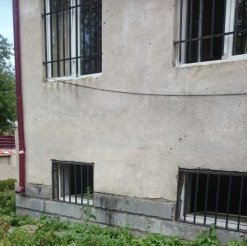ՀՀ ոստիկանության Տավուշի մարզային վարչության Տավուշի բաժնի վարչական շենքի մոտ տեղի ունեցած պայթյունի գործով ձերբակալվել է Բերդ քաղաքի 40-ամյա բնակիչը (լուսանկարներ)