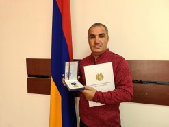 Ֆոտոլրագրող Գագիկ Շամշյանը պարգևատրվել է «Համագործակցության համար» մեդալով (լուսանկարներ)