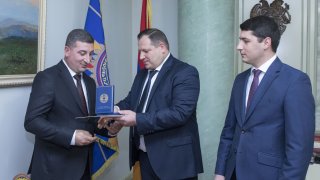 Գեղարքունիքի մարզպետը պարգևատրվել է «Համագործակցության համար» մեդալով (լուսանկարներ)