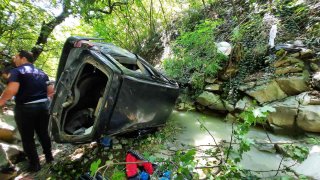 «Օպերլ»-ը գլորվել է ձորը. վարորդը տեղում մահացել է (լուսանկարներ)