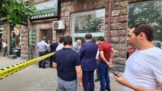 Ավազակություն՝ վարկերի տրամադրման և տարադրամի փոխանակման կետում (տեսանյութ, լուսանկարներ)