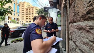 Ավազակություն՝ վարկերի տրամադրման և տարադրամի փոխանակման կետում (տեսանյութ, լուսանկարներ)