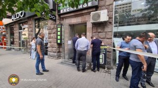 Ավազակություն՝ վարկերի տրամադրման և տարադրամի փոխանակման կետում (տեսանյութ, լուսանկարներ)