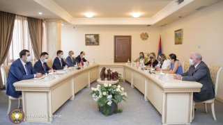 Քննչական կոմիտեի նախագահ Արգիշտի Քյարամյանն ընդունել է ԱՄՆ դեսպան Լին Թրեյսիին (լուսանկարներ)